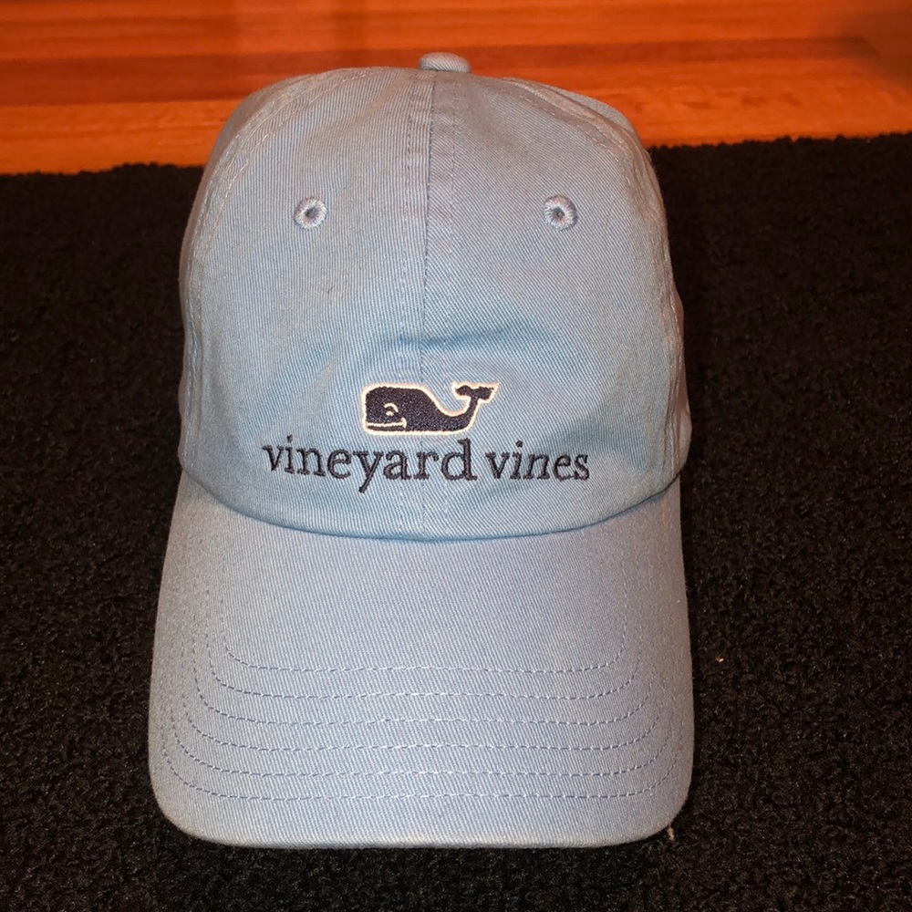 Vineyard Vines whale logo baseball hat